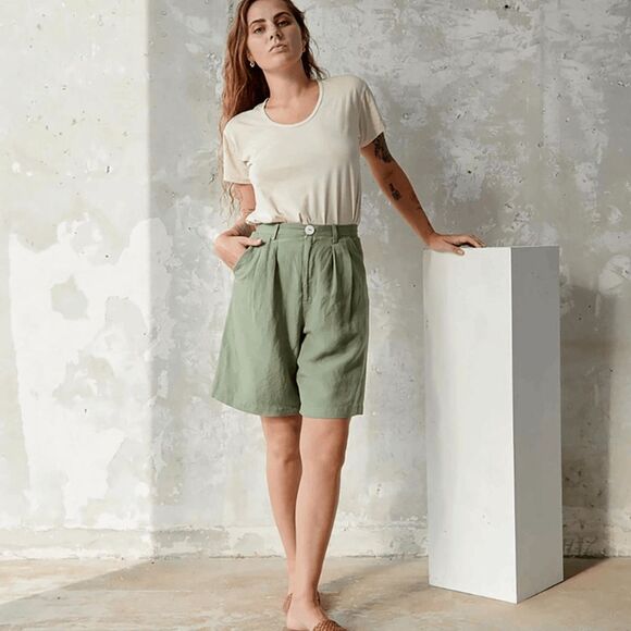 Esby Apparel Sage Green High Rise Pleated Trouser Shorts Women's Size 12 - Picture 1 of 7